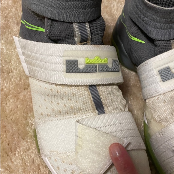 Nike White and Gray Sneakers with Green Highlights - Picture 6 of 9